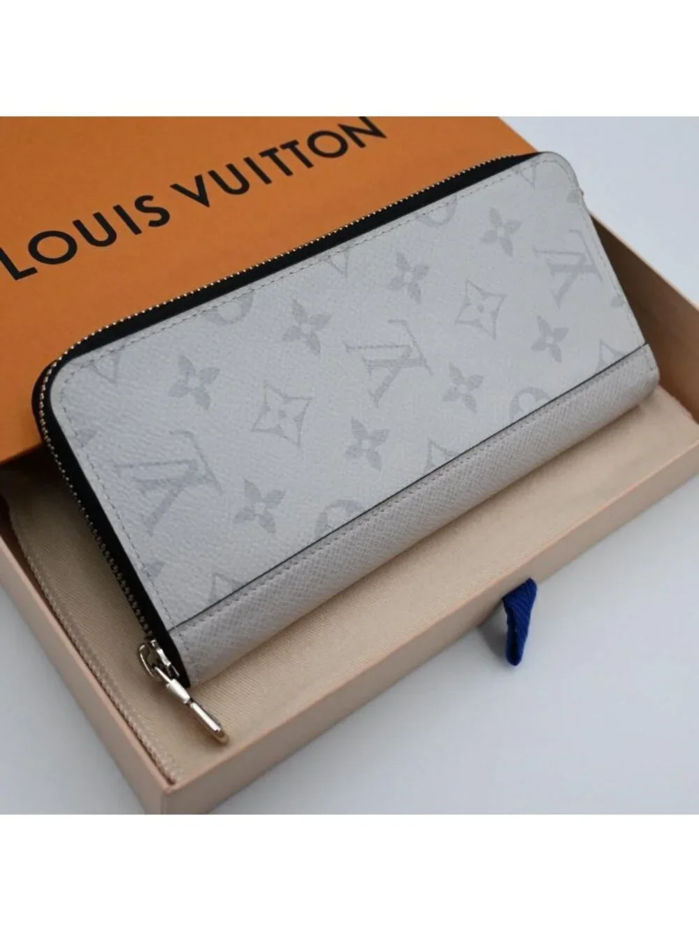 Louis Vuitton monogram pattern